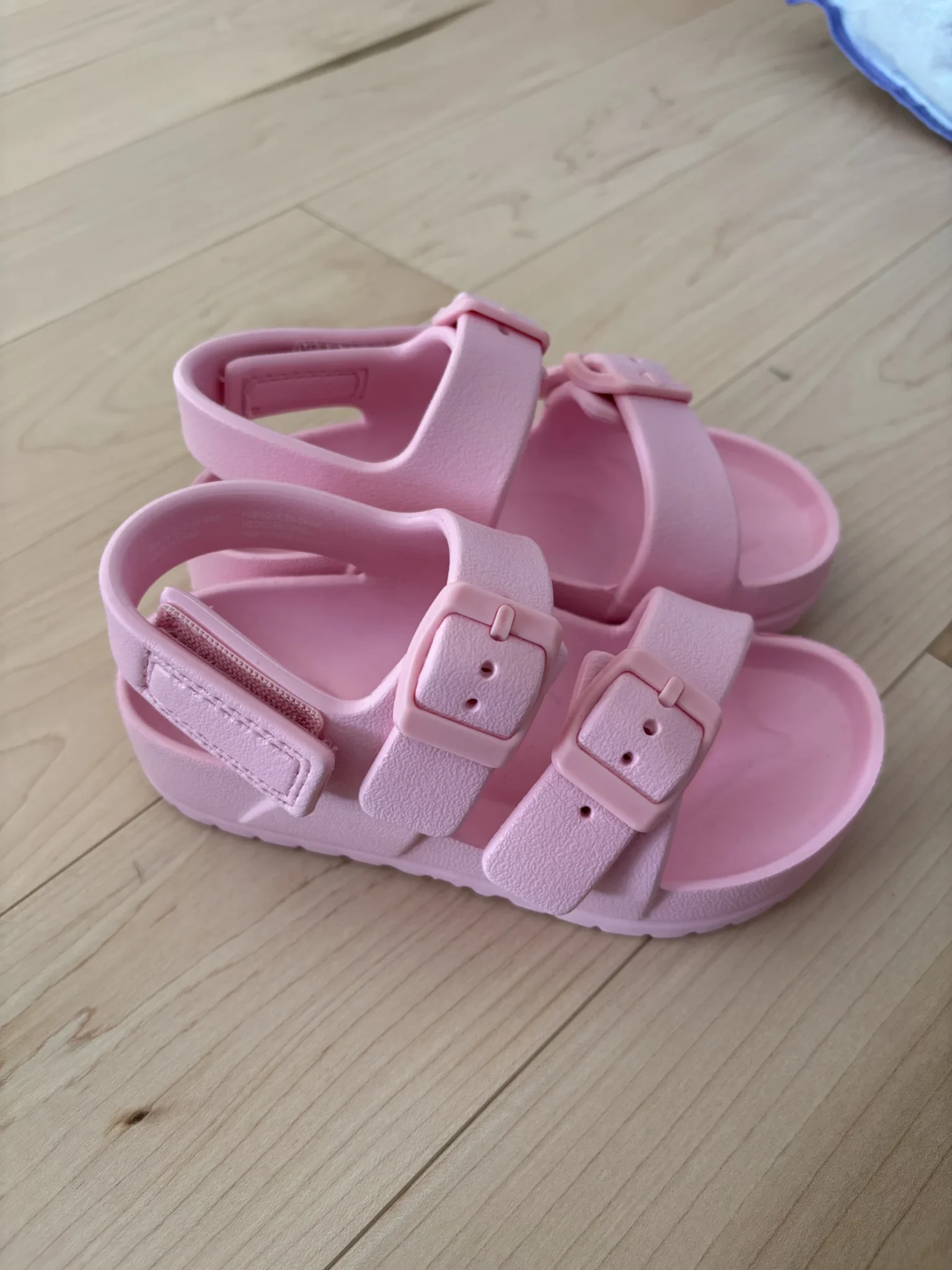 Image for Brand-new pink H&M sandals