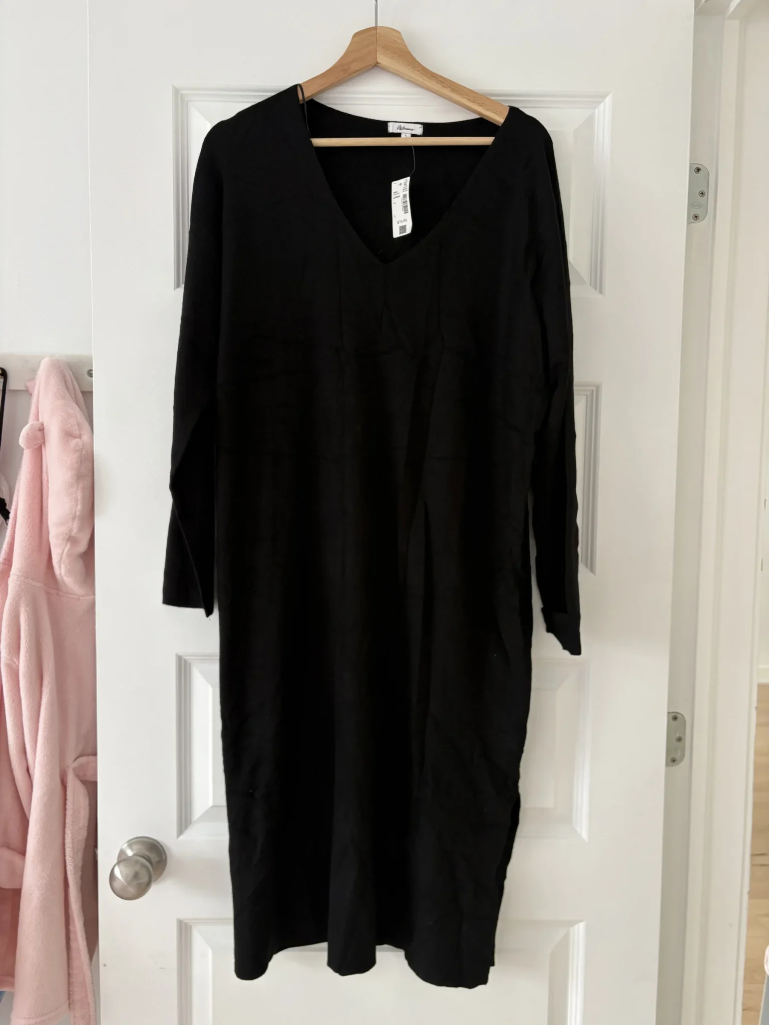 Featured image for Brand-new black fine-knit dress by Reitmans