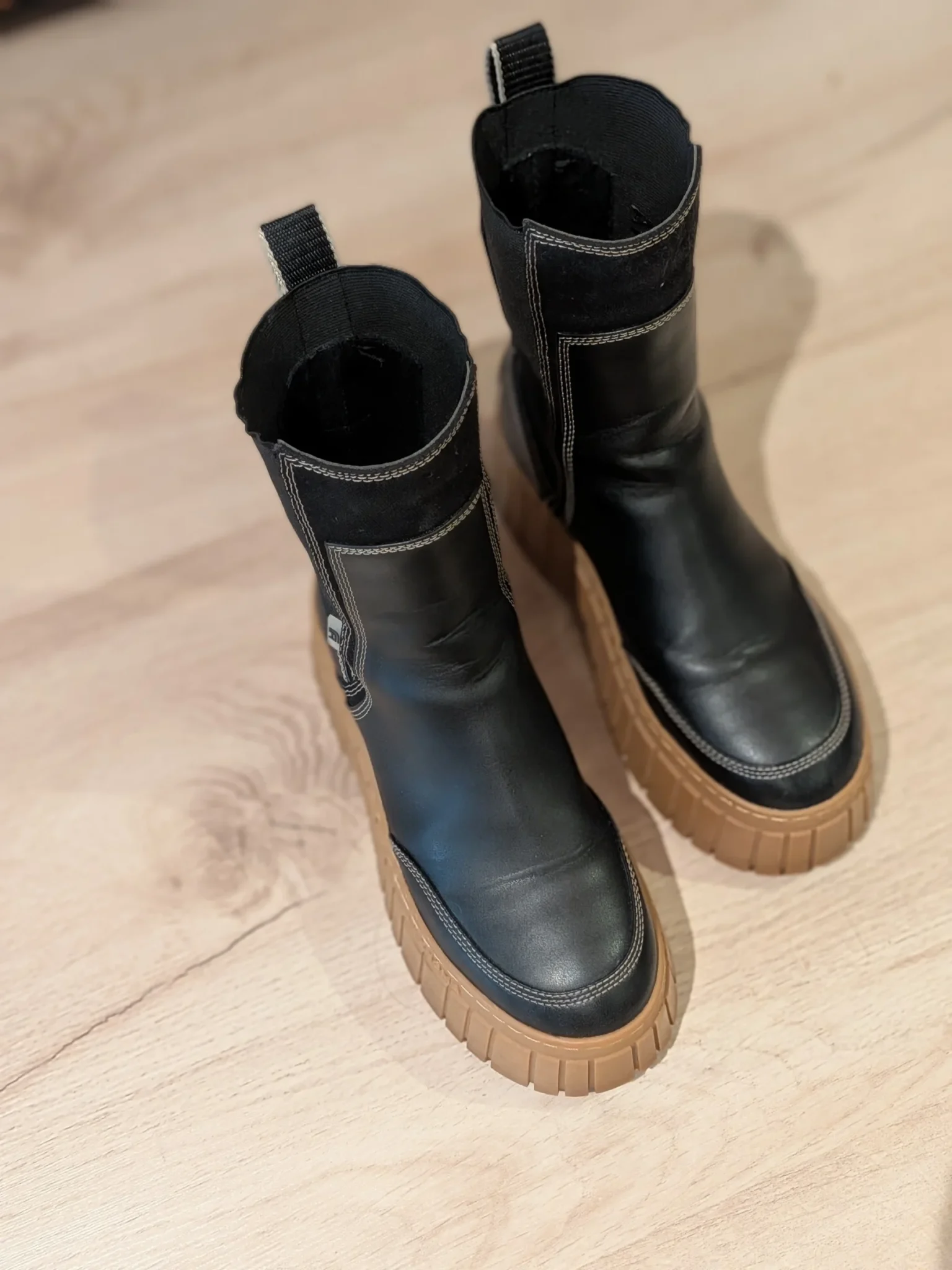 Image for 🖤 Akanoma boots