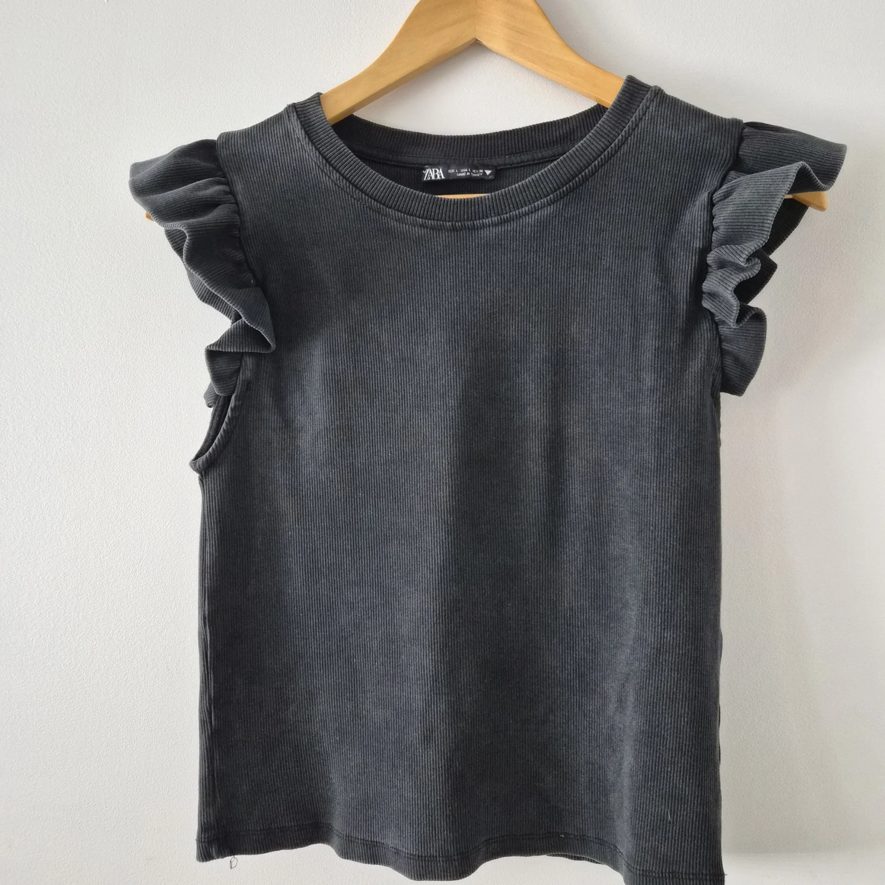 Top with flounced sleeves Zara seconde main