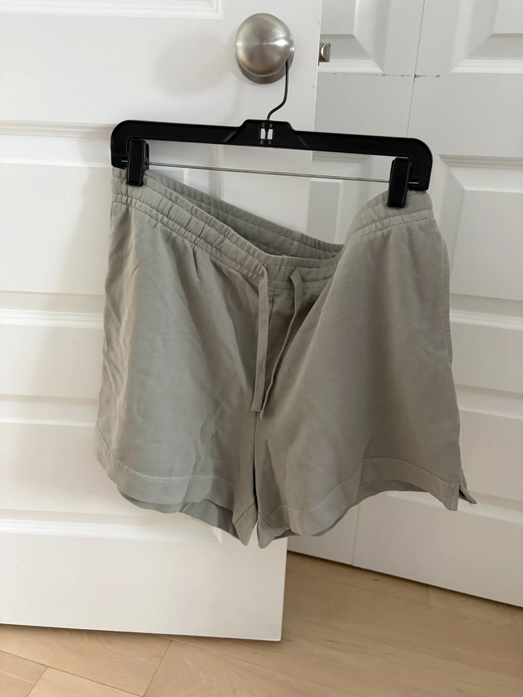 New sage green shorts from H&M HM seconde main