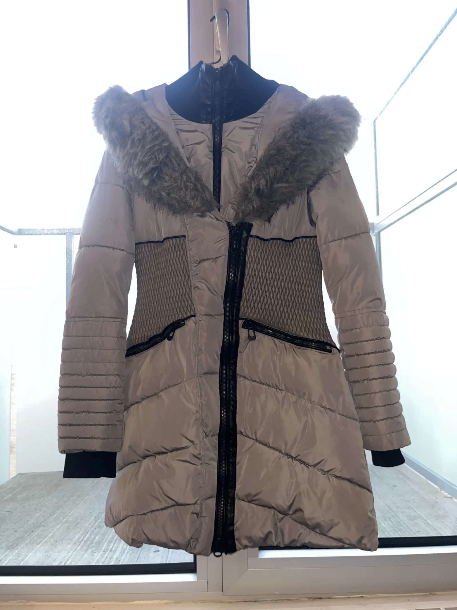 Featured image for NOIZE winter coat – size M – warm and lined – faux fur hood