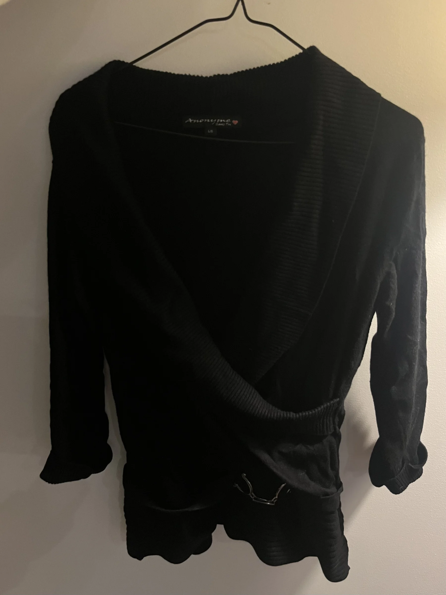 Black jumper/top with a crossover neckline – size L *Other seconde main