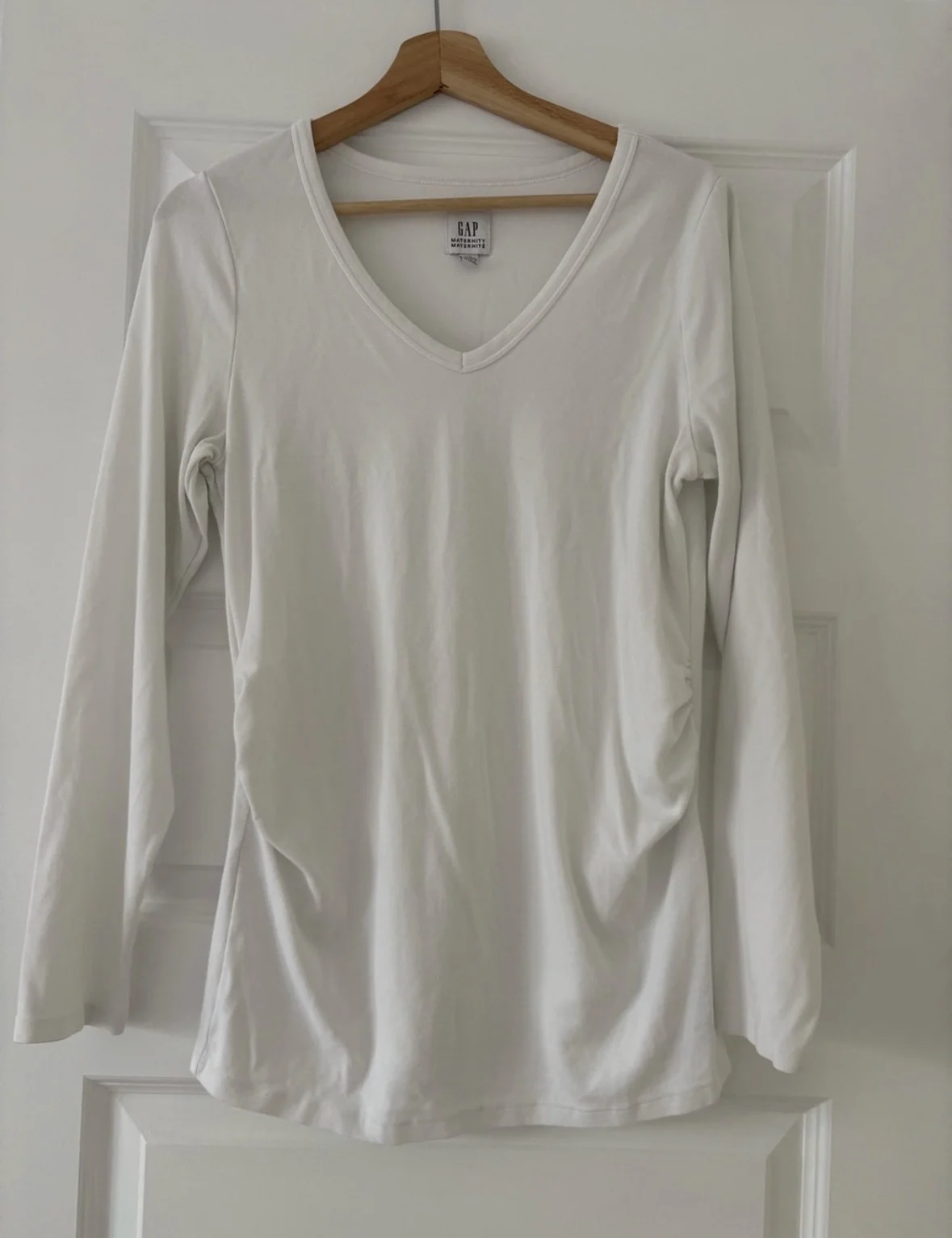 Chandail blanc GAP col en v de maternité GAP seconde main