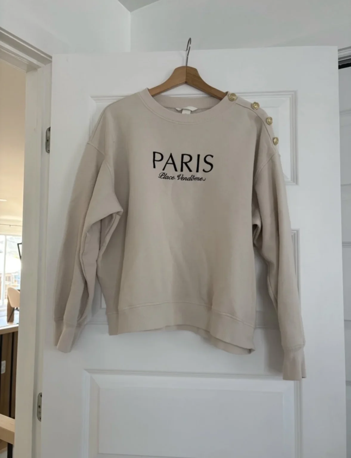 Featured image for Beige Paris H&M jumper