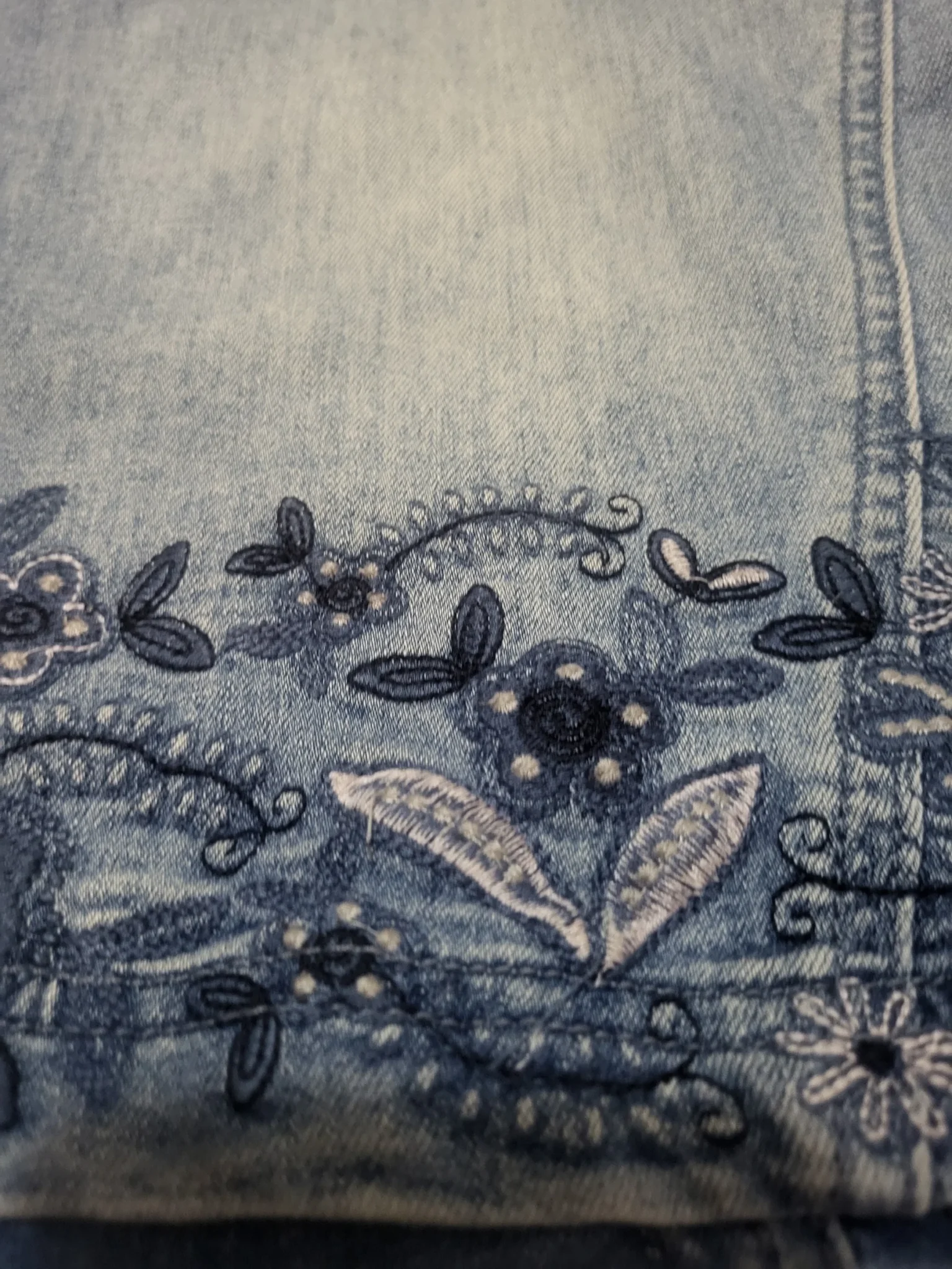 Image for Embroidered denim mini skirt at BSF Boutiques San Francisco T7 / Floral Denim Skirt
