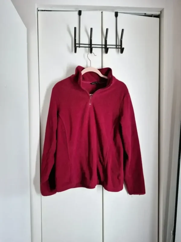 Featured image for Medium burgundy fleece jacket