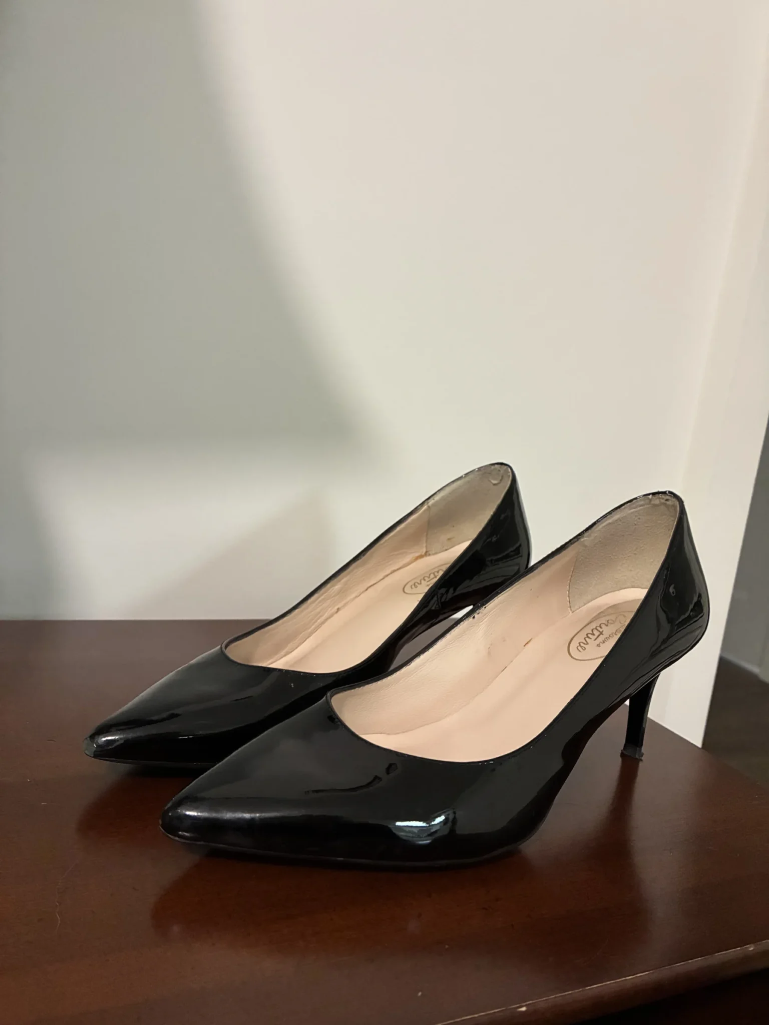 Image for Talons hauts chics Browns Couture “vernis” noirs