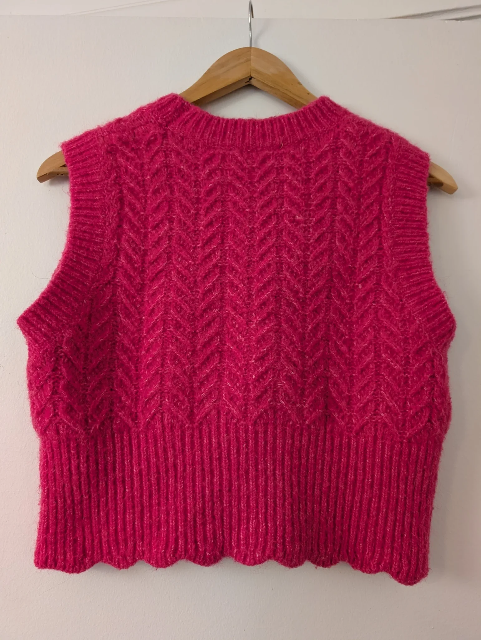 Image for Gilet sans manche en mailles à torsades
