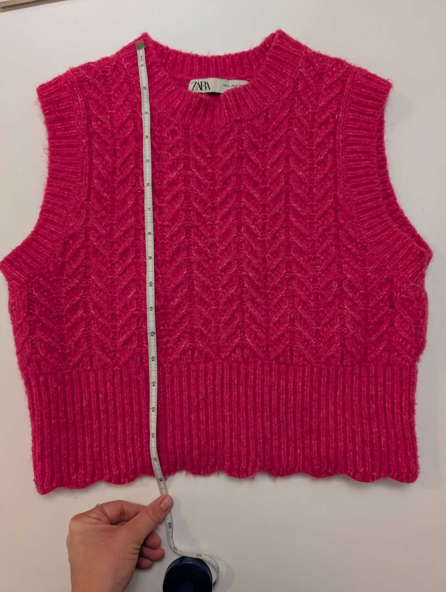 Image for Gilet sans manche en mailles à torsades