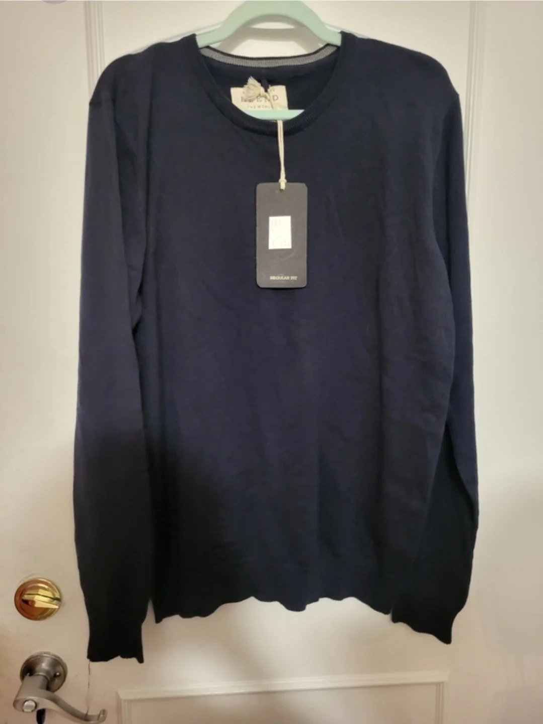 NWT/Nouveau Blend Chandail classique à col rond pour hommes - Bleu marine (Taille TG) / Blend Men’s Classic Crewneck Sweater - Navy Blue (Size XL) *Autre seconde main