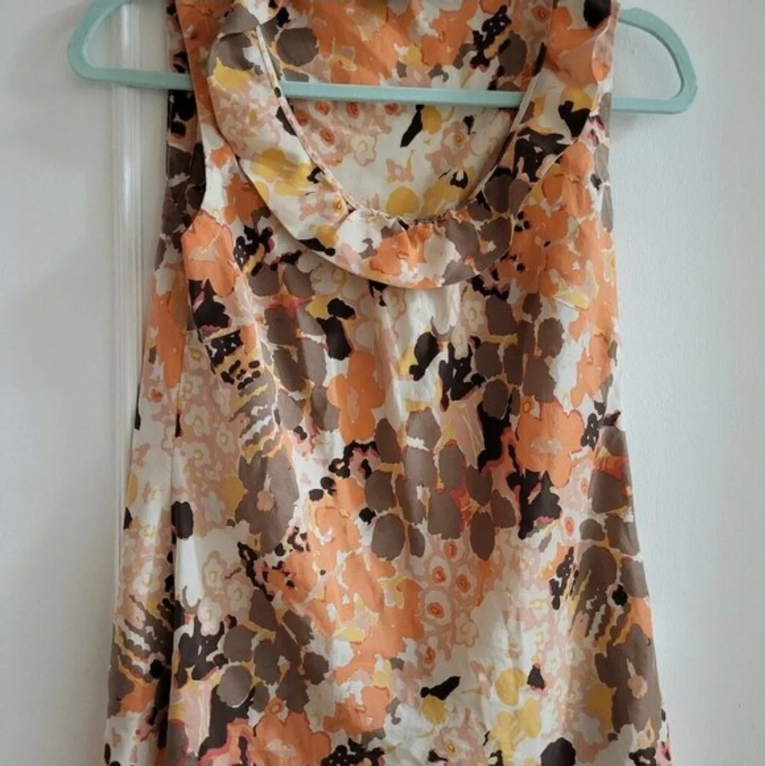 Banana Republic 100% Silk Floral Sleeveless Blouse size small is Banana Republic Chemisier sans manches à motif floral 100 % soie, taille petite (S) Banana Republic seconde main