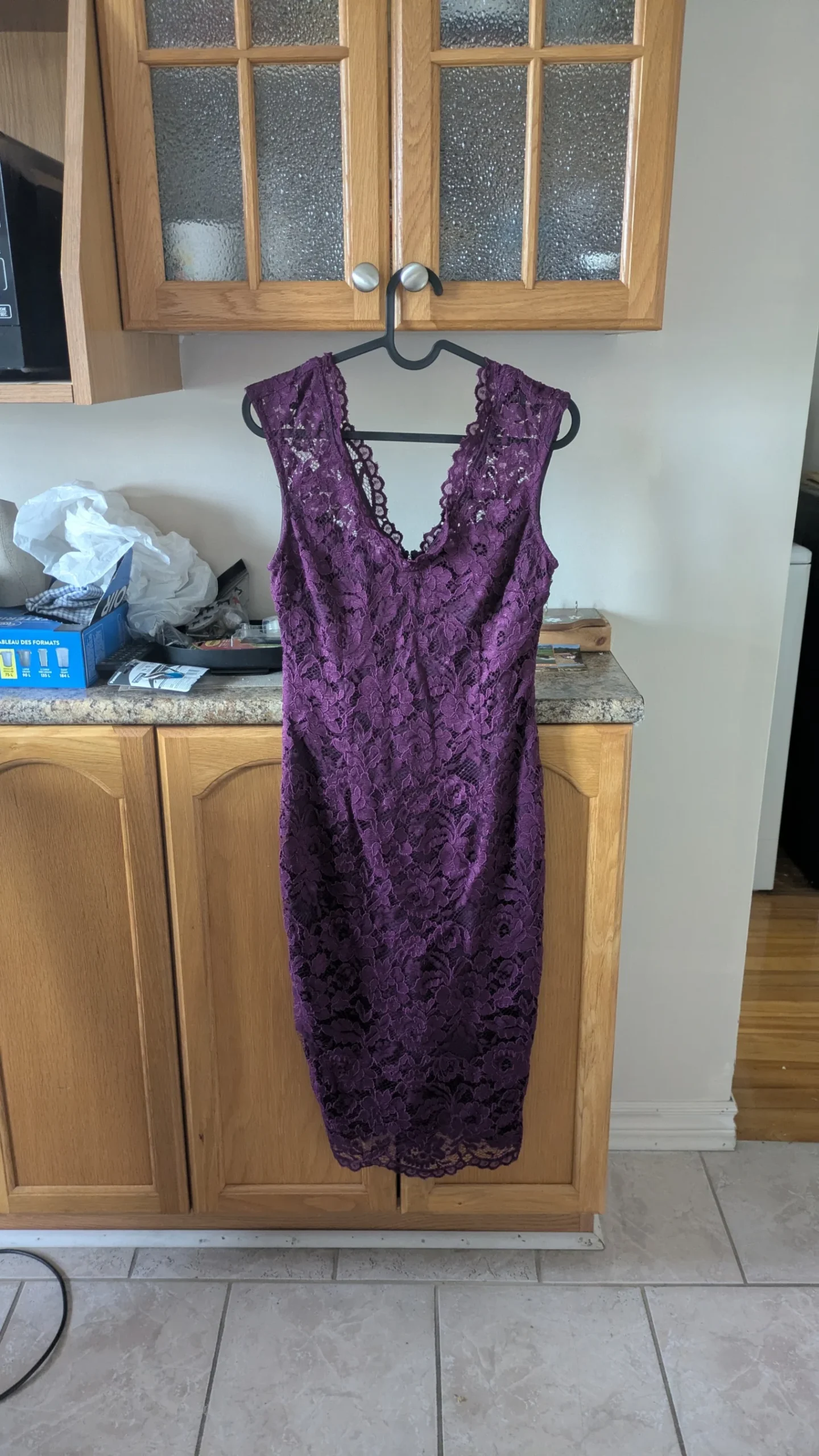 Robe violet dentelle Le Château seconde main