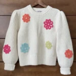 Thumbnail for Chandail Rails avec appliqués fleuris en crochet