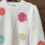 Thumbnail for Chandail Rails avec appliqués fleuris en crochet