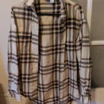 Featured thumbnail for Blouse carrotée beige et grise