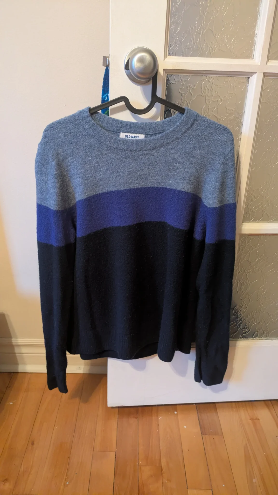 Featured image for Chandail bleu dégradé