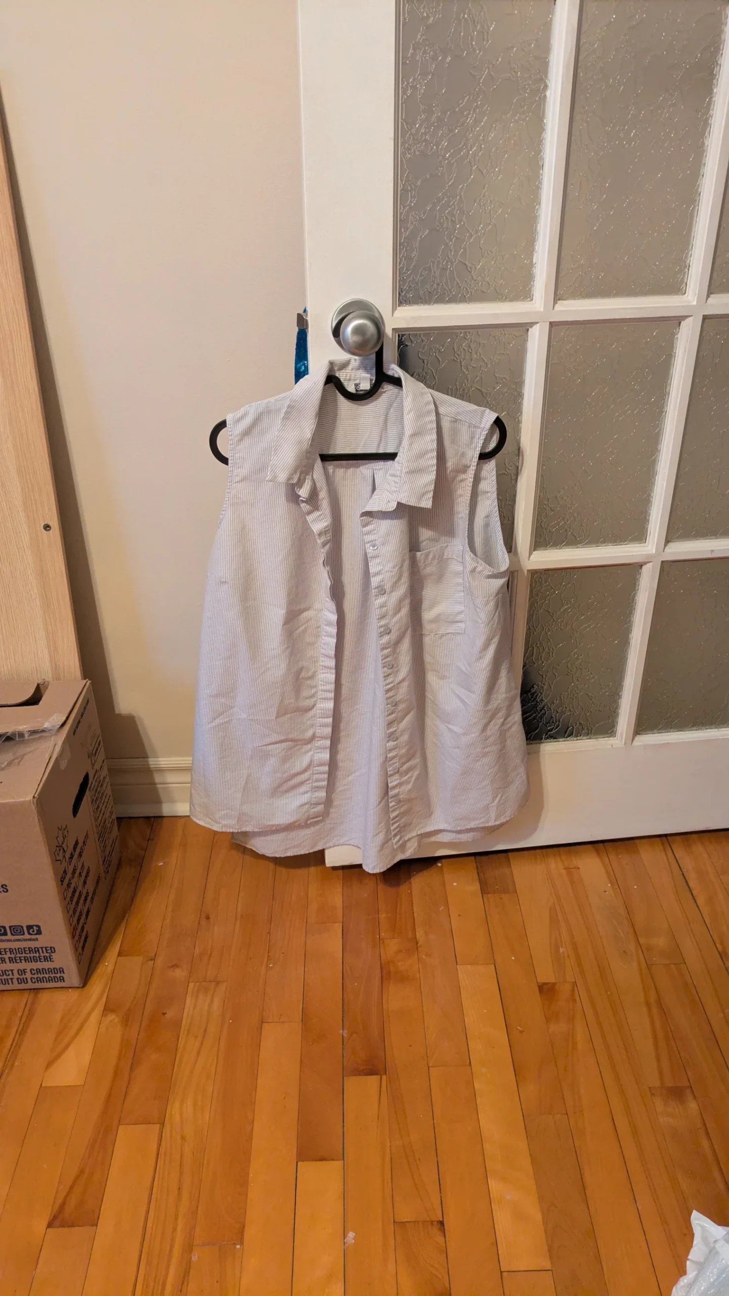 Blue and white striped sleeveless blouse Reitmans seconde main