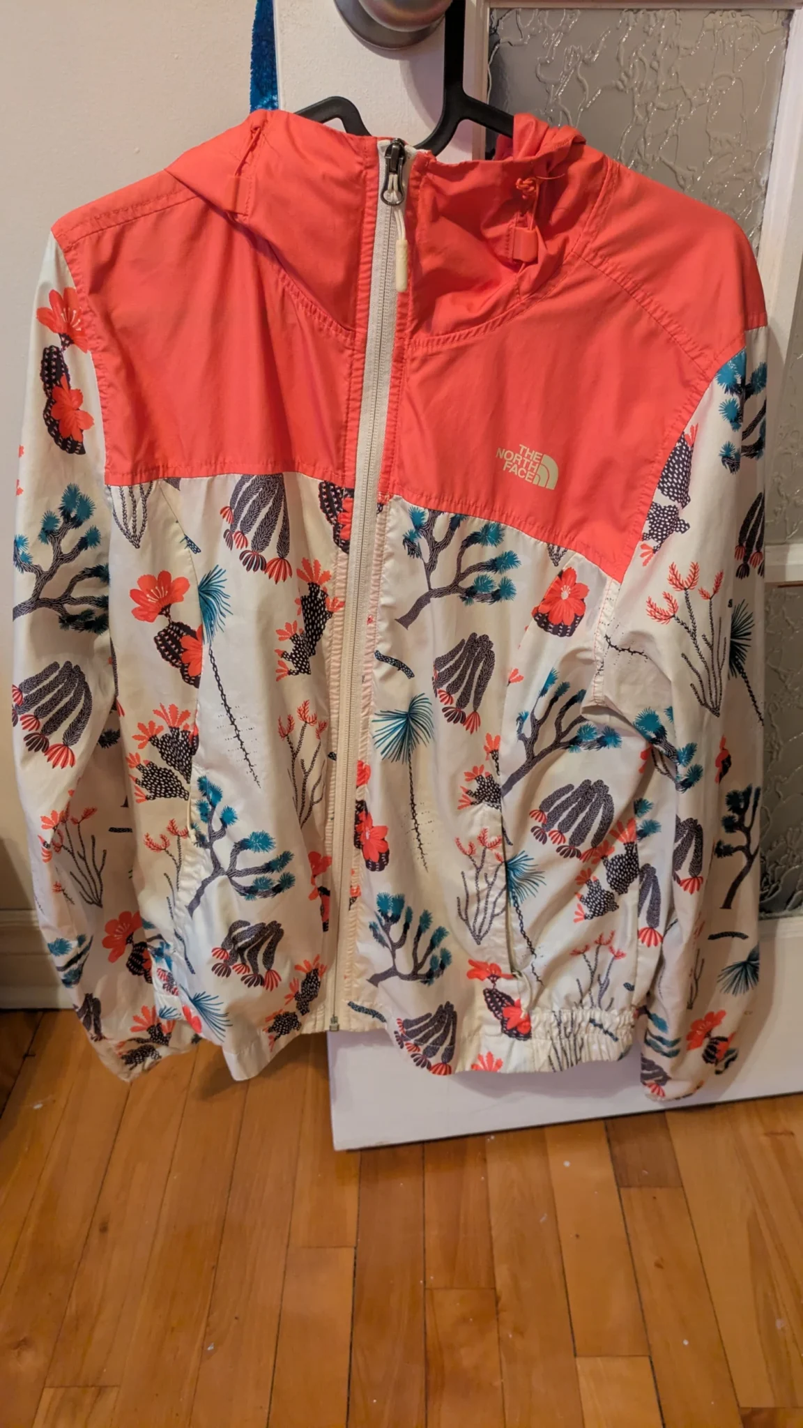 Featured image for Imperméable fleuri