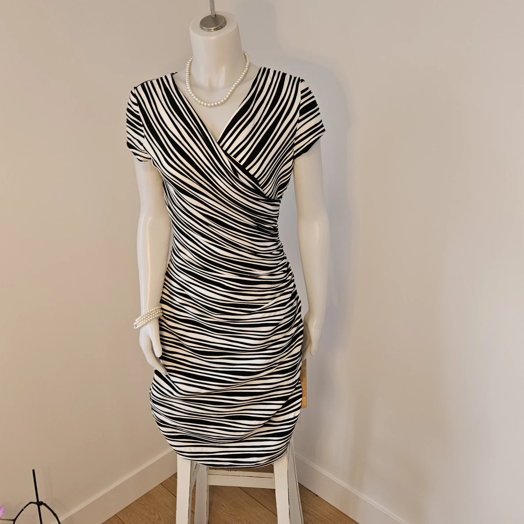 A really lovely Joseph Ribkoff dress, size 10 👌🤎 Joseph Ribkoff seconde main