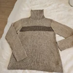 Featured thumbnail for Pull Vintage comme neuf