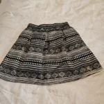 Featured thumbnail for Jupe Simons motifs Aztèque noir et doré