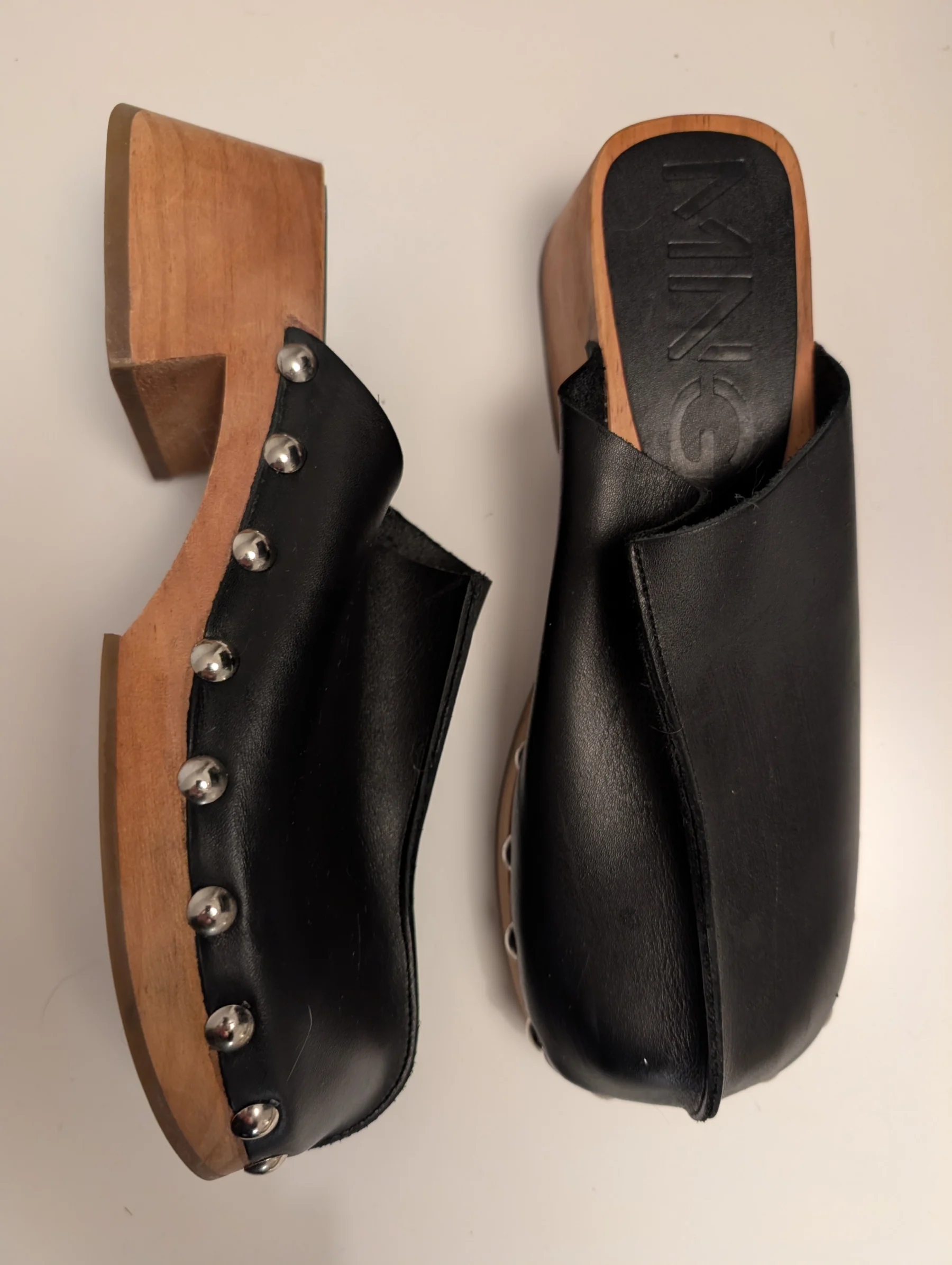 Mango black studded clogs, size 37 Mango seconde main