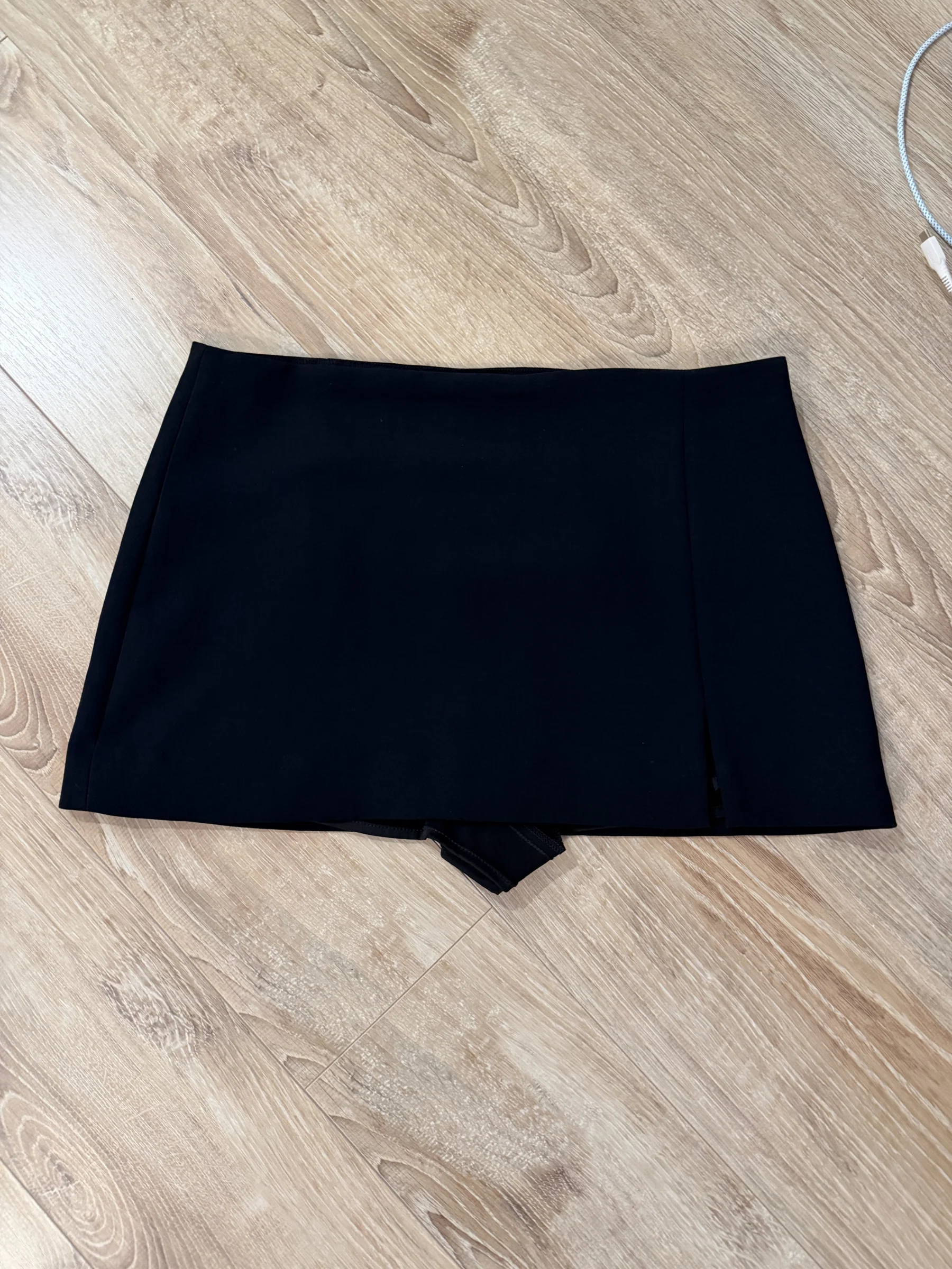 Aritzia Daphne skort Aritzia seconde main
