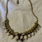 Featured thumbnail for Collier plastron doré et blanc signé ARTIZAN - Excellent état