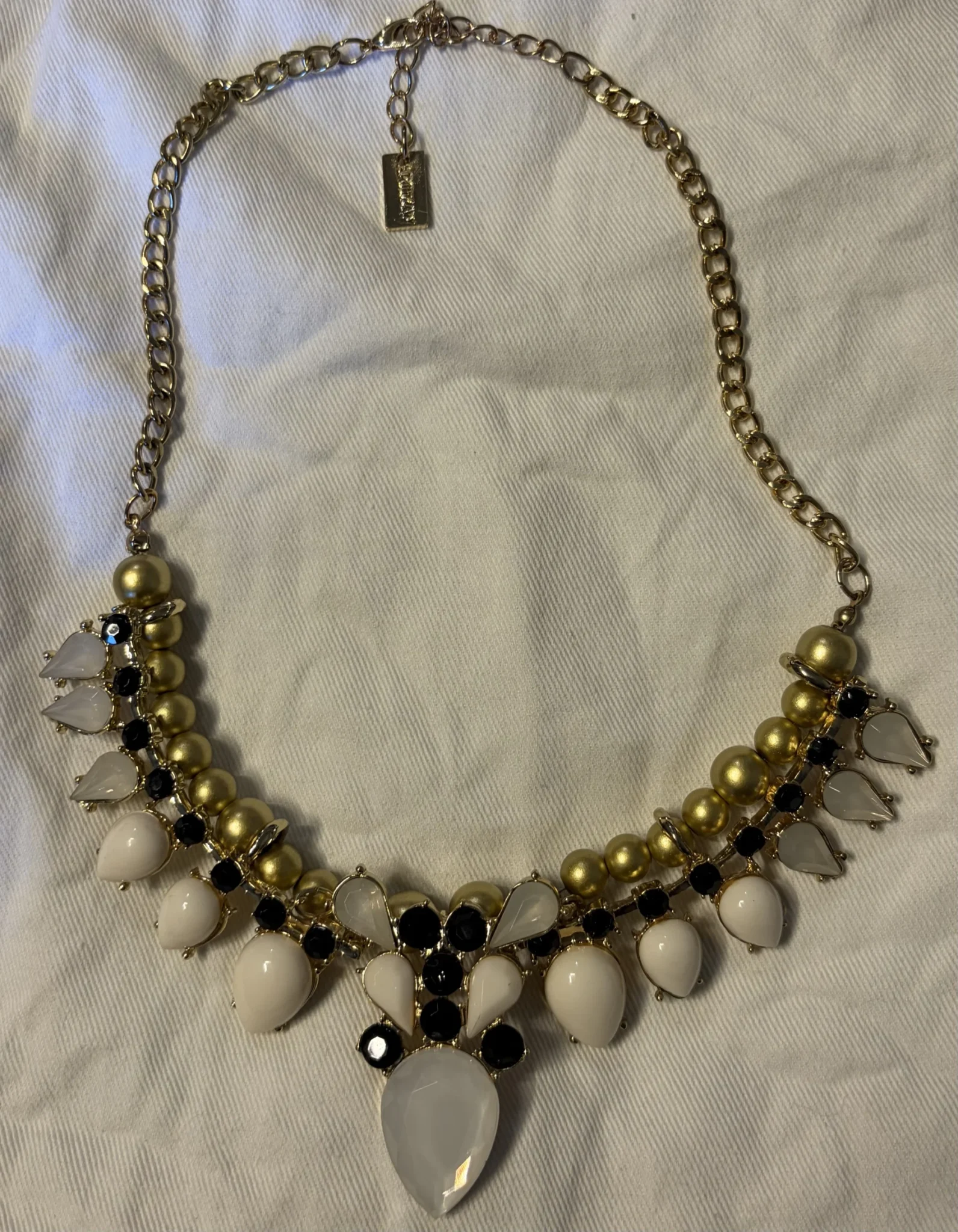 Featured image for Collier plastron doré et blanc signé ARTIZAN - Excellent état