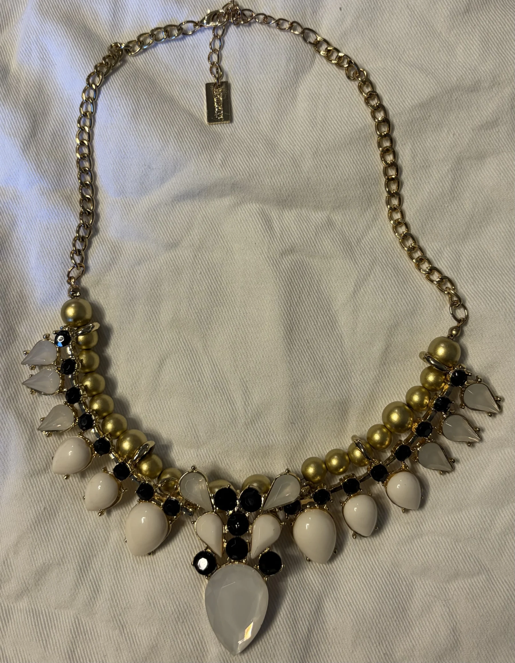 Gold and white bib necklace by ARTIZAN – In excellent condition *Other seconde main