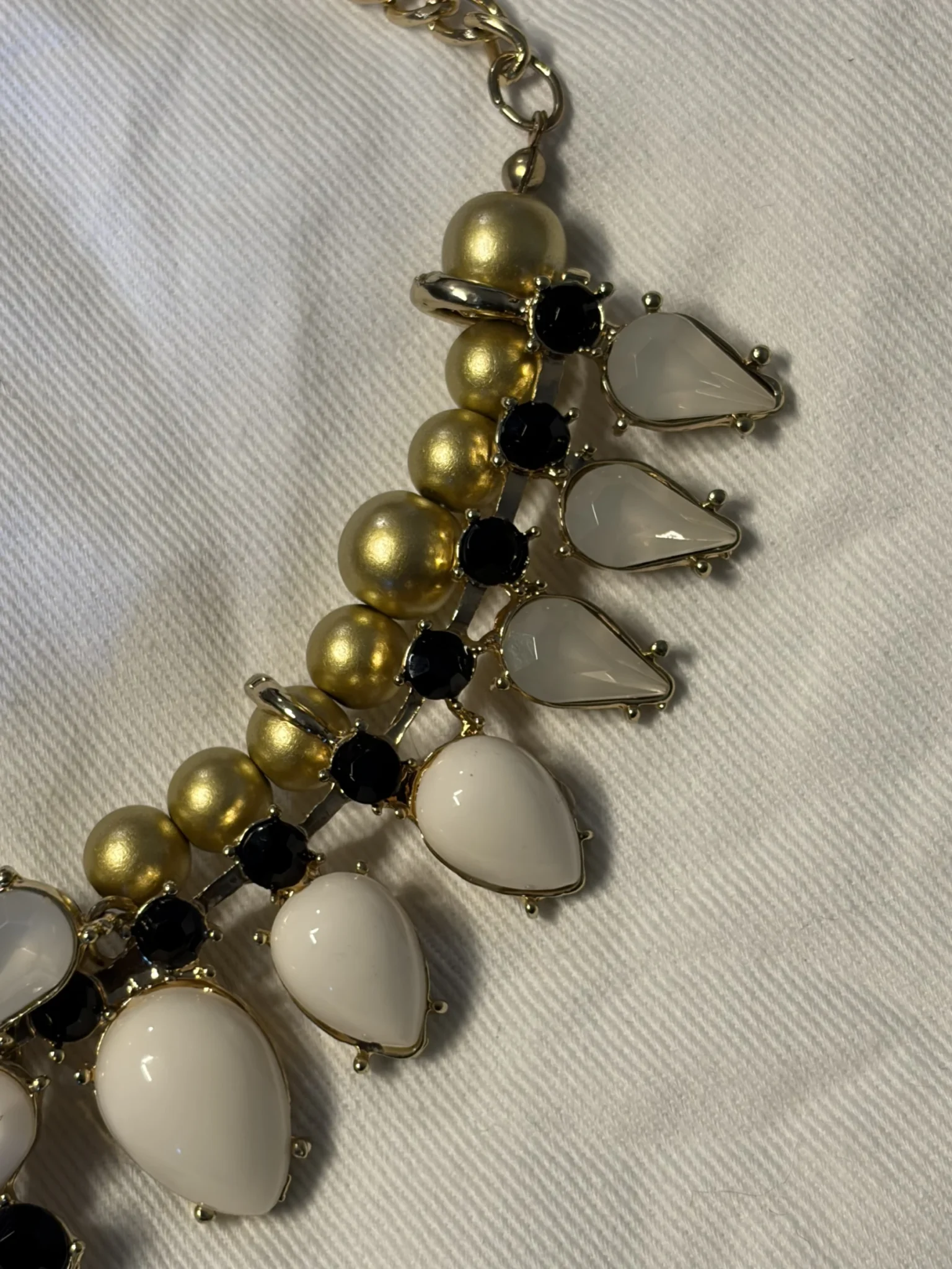 Image for Collier plastron doré et blanc signé ARTIZAN - Excellent état