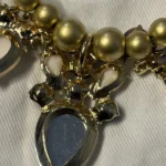 Thumbnail for Collier plastron doré et blanc signé ARTIZAN - Excellent état