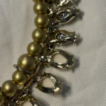 Thumbnail for Collier plastron doré et blanc signé ARTIZAN - Excellent état