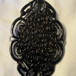 Thumbnail for Magnifique collier vintage Liz Claiborne - Médaillon filigrane noir