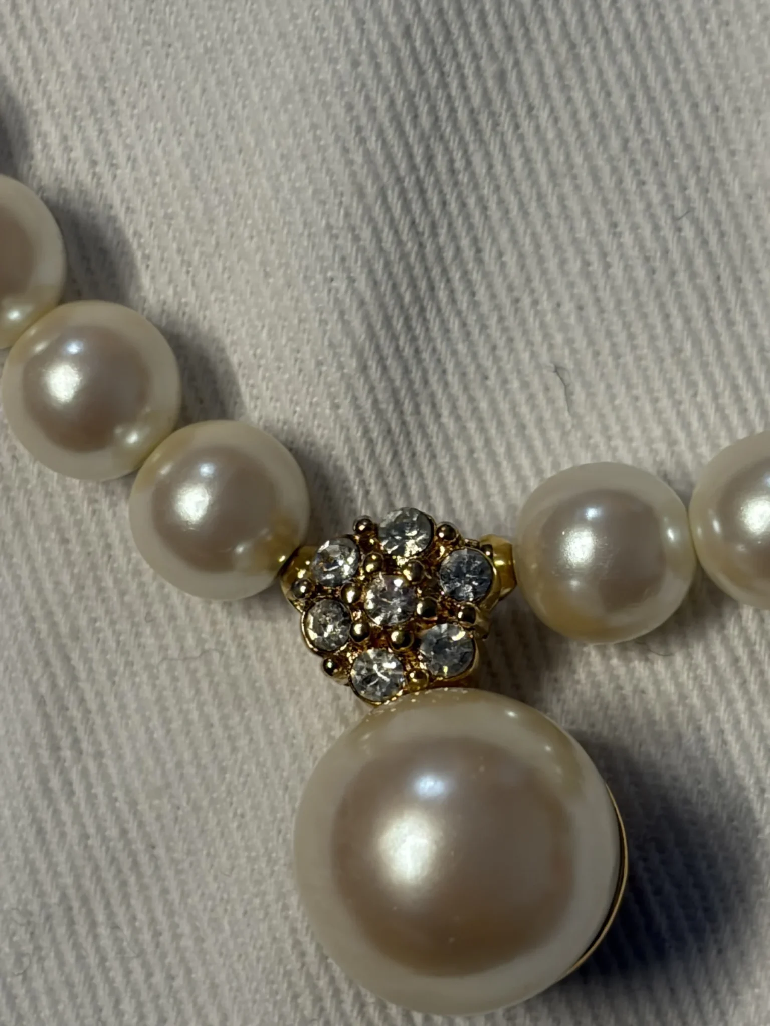 Image for Marvella vintage pearl necklace with a gold-coloured rhinestone pendant