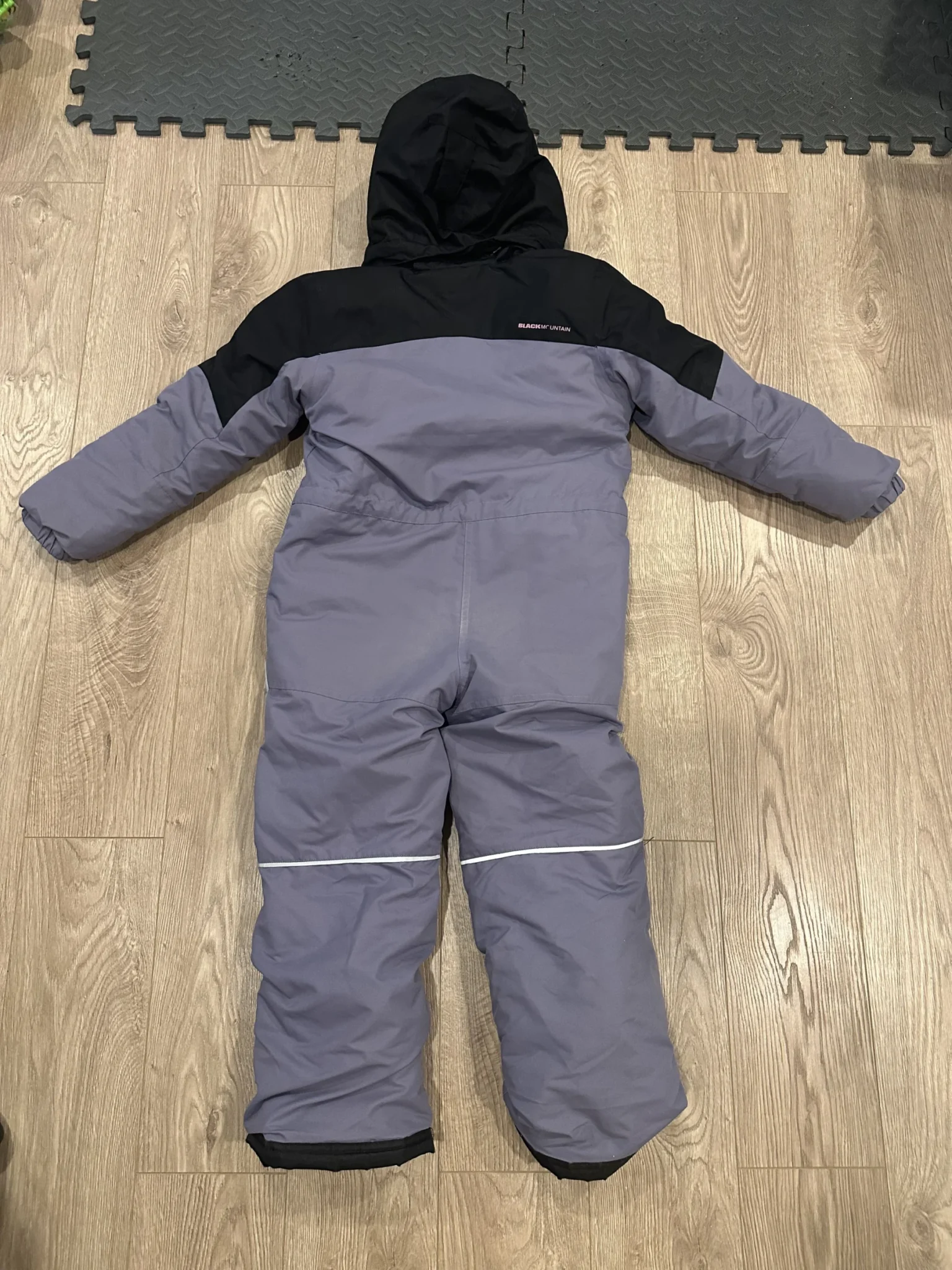 Image for Black Mountain 1-piece set