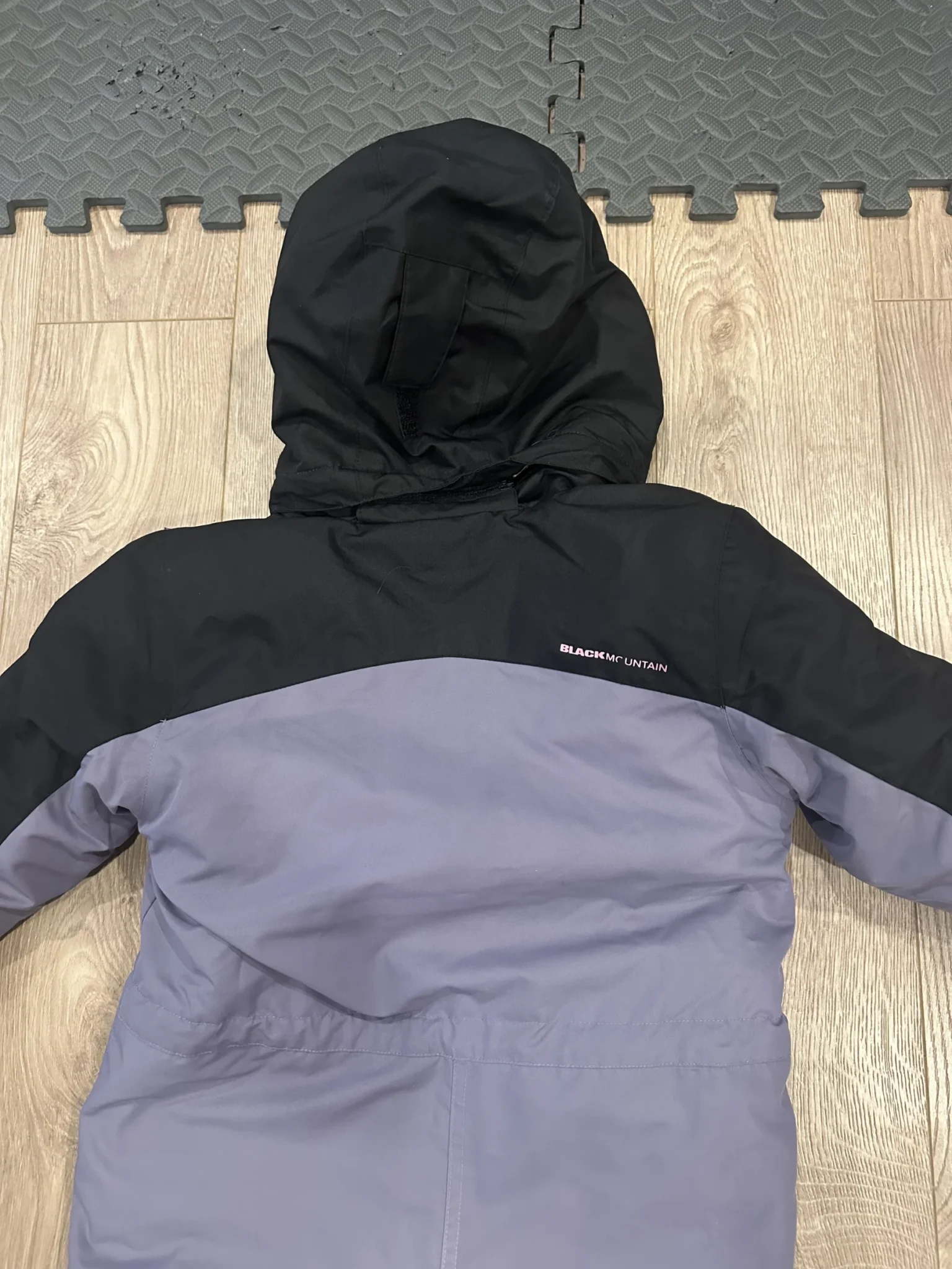 Image for Black Mountain 1-piece set