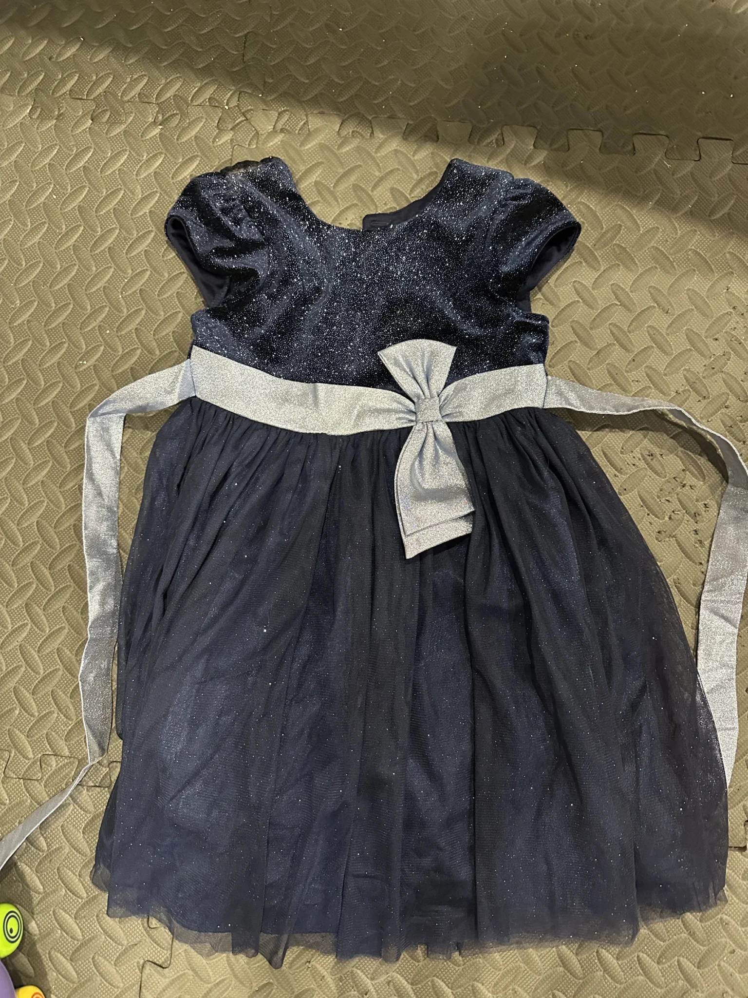 Featured image for Shiny navy blue dress