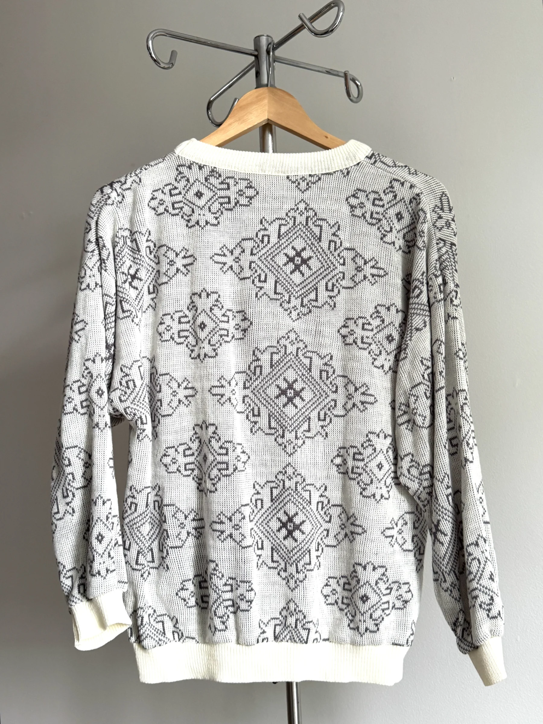 Chandail de laine crème et mauve à motif géométrique – Vintage 80s / Chunky Knit Vintage seconde main