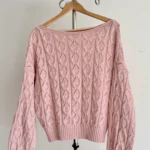 Featured thumbnail for Chandail  rose pastel en tricot ajouré col bateau – Taille M
