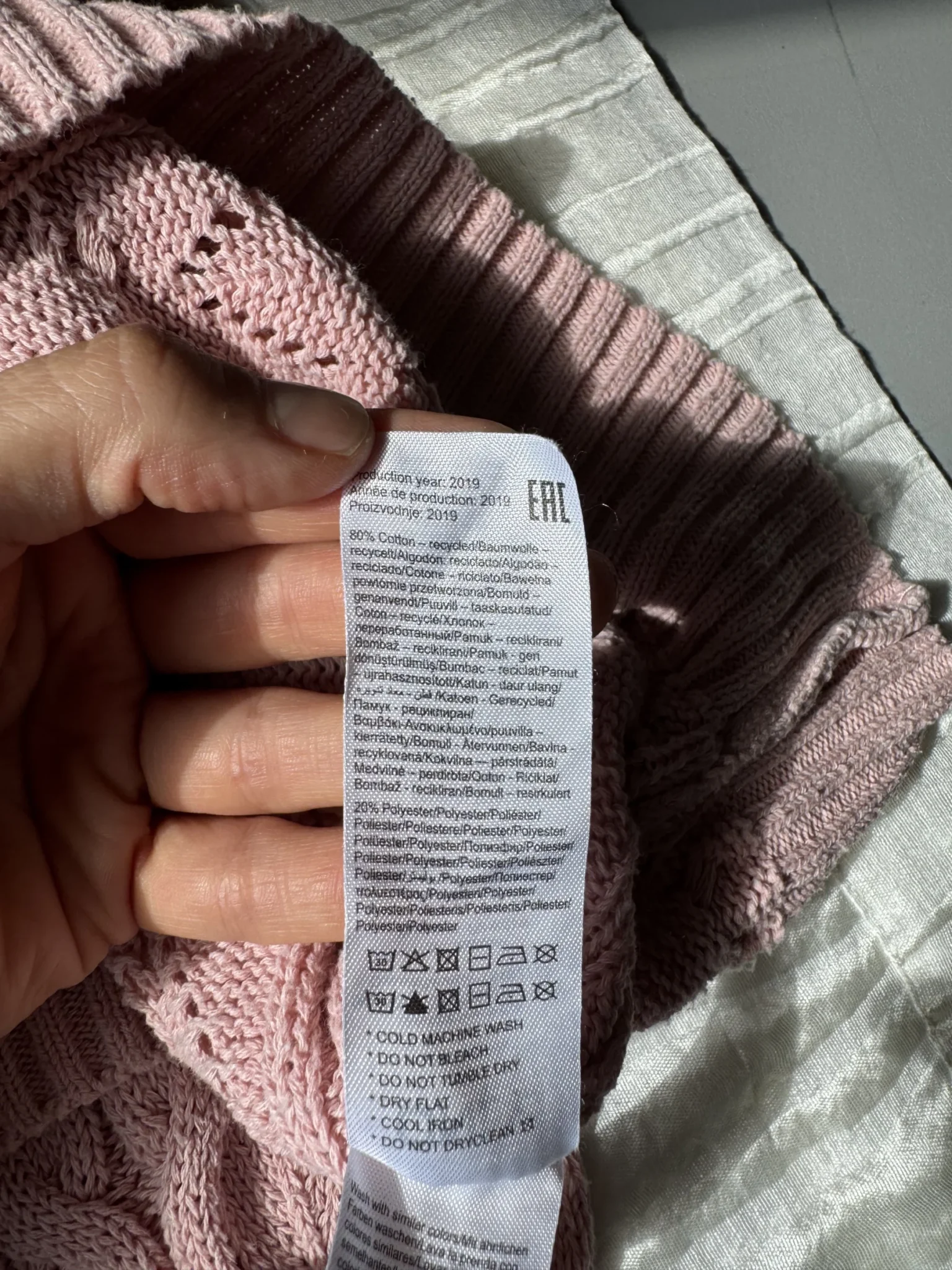 Image for Chandail  rose pastel en tricot ajouré col bateau – Taille M