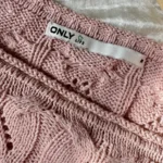Thumbnail for Chandail  rose pastel en tricot ajouré col bateau – Taille M