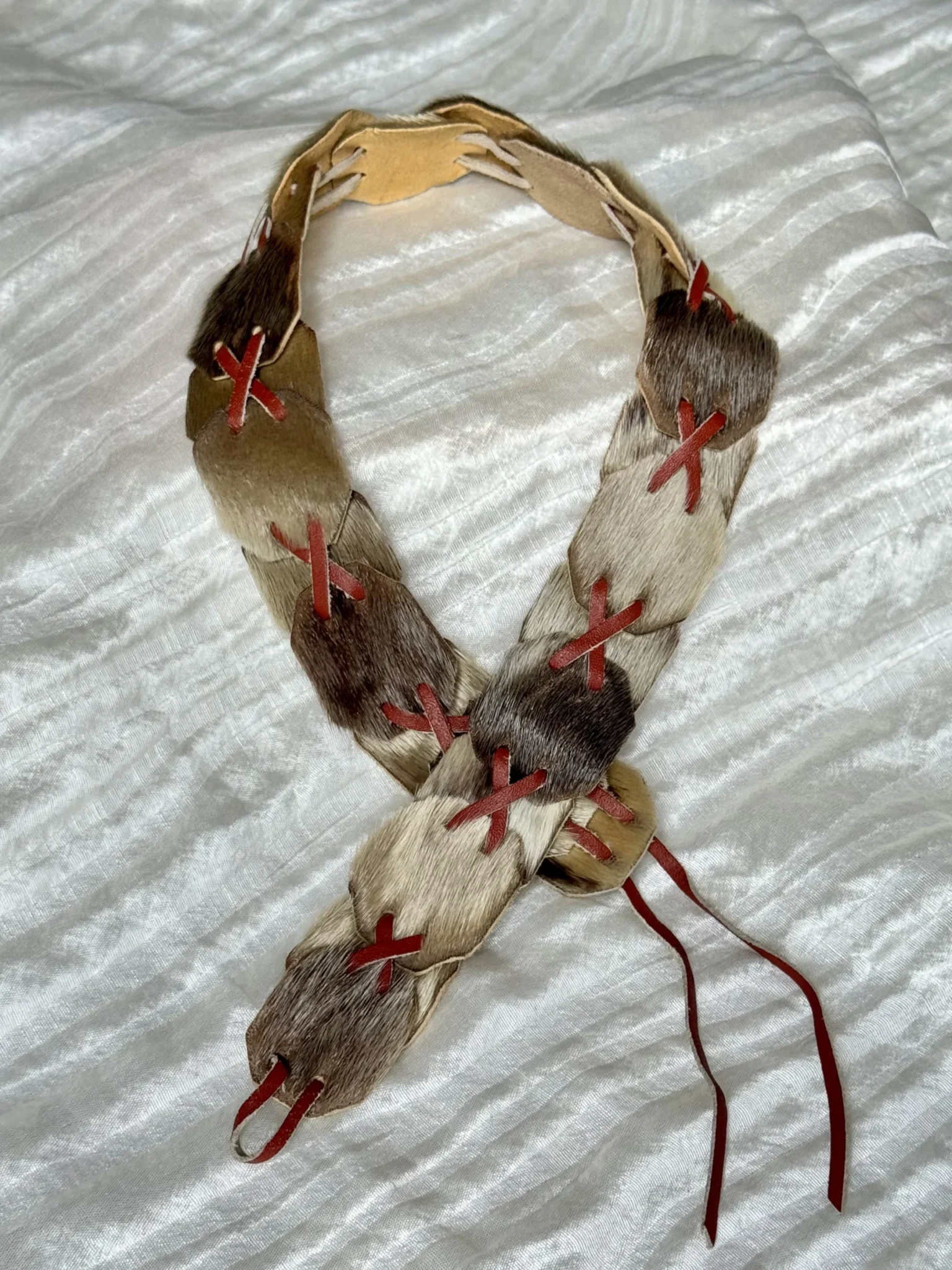 Featured image for Ceinture western vintage articulée en cuir et poil de veau brune et beige