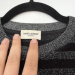 Thumbnail for Pull Saint Laurent Paris taille XS rayé noir et argenté