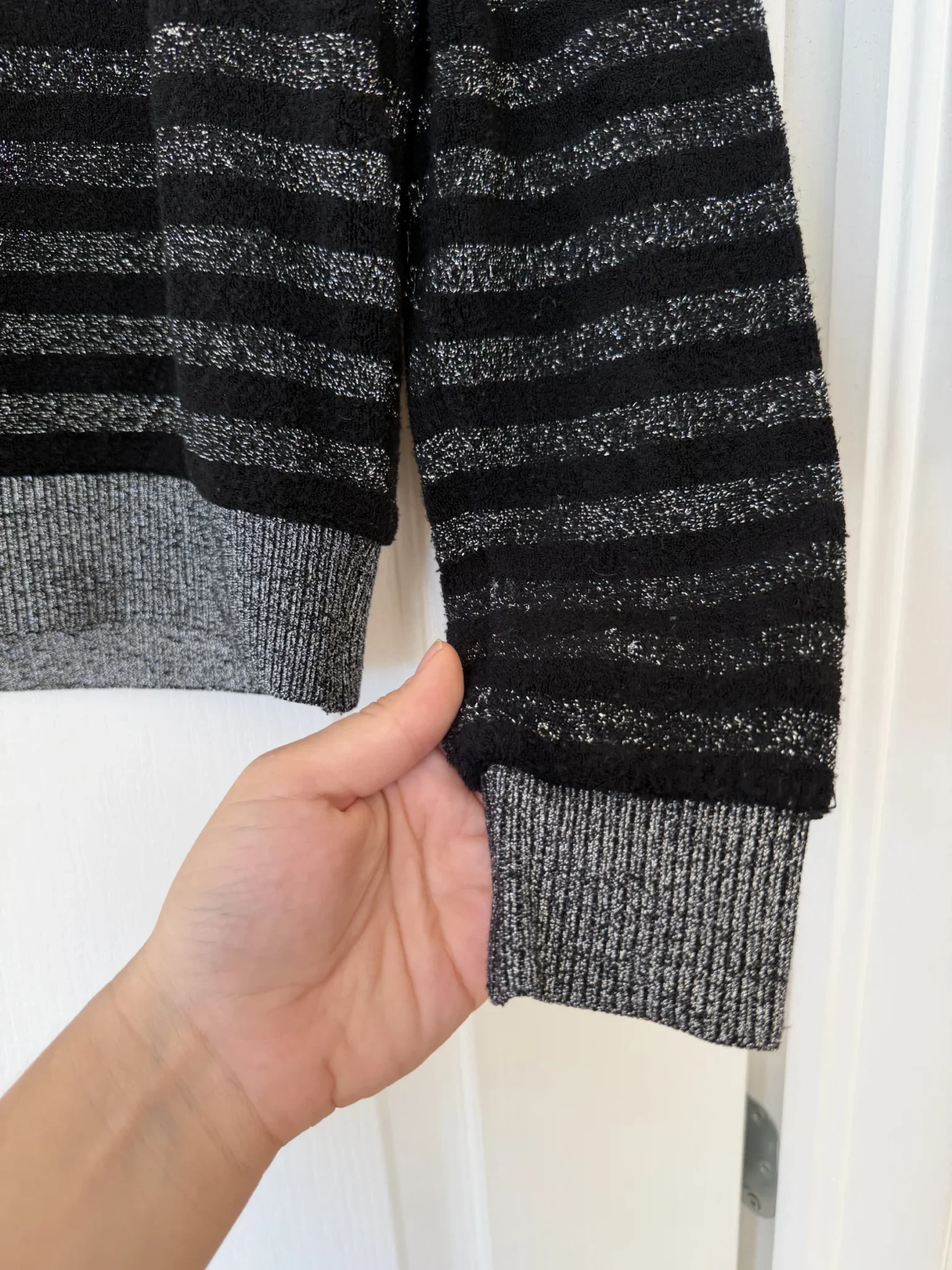 Image for Pull Saint Laurent Paris taille XS rayé noir et argenté