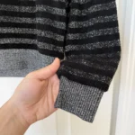 Thumbnail for Pull Saint Laurent Paris taille XS rayé noir et argenté