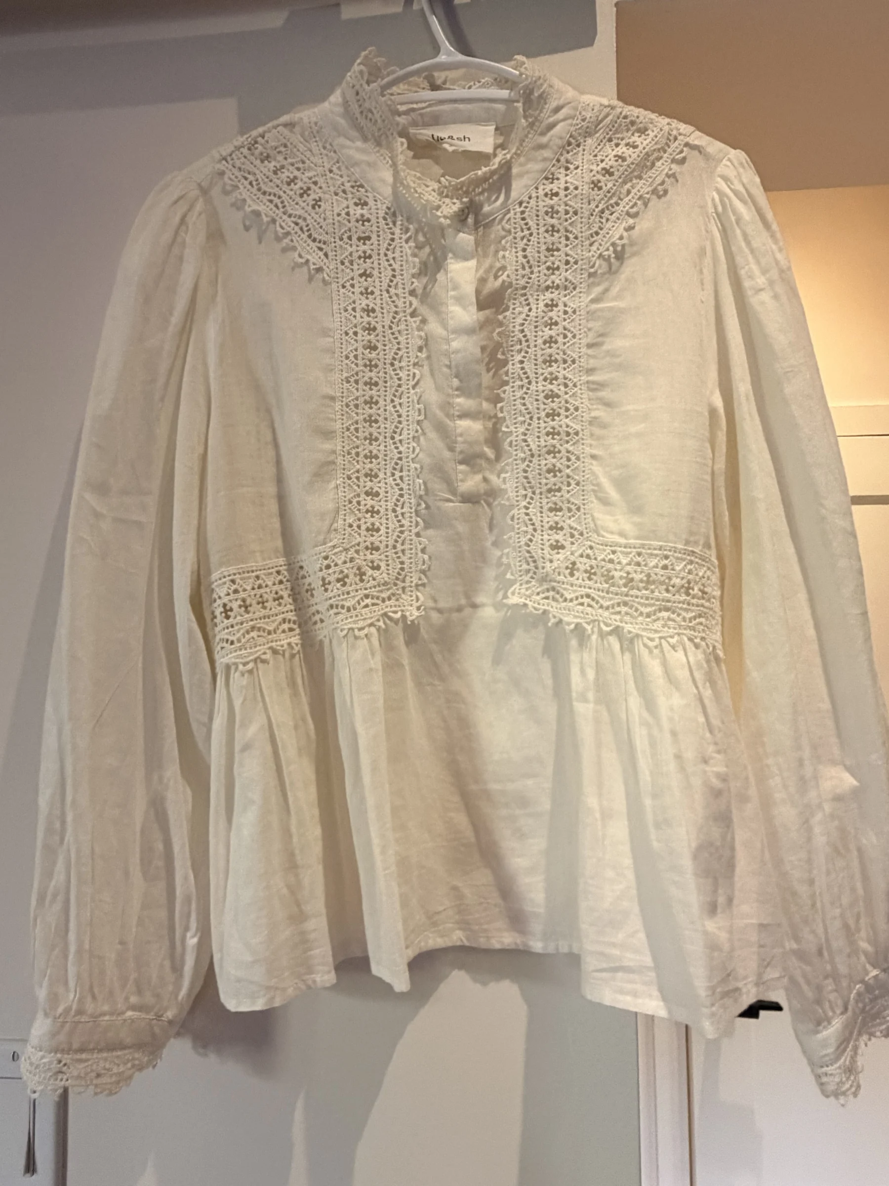 Lace blouse Bash seconde main