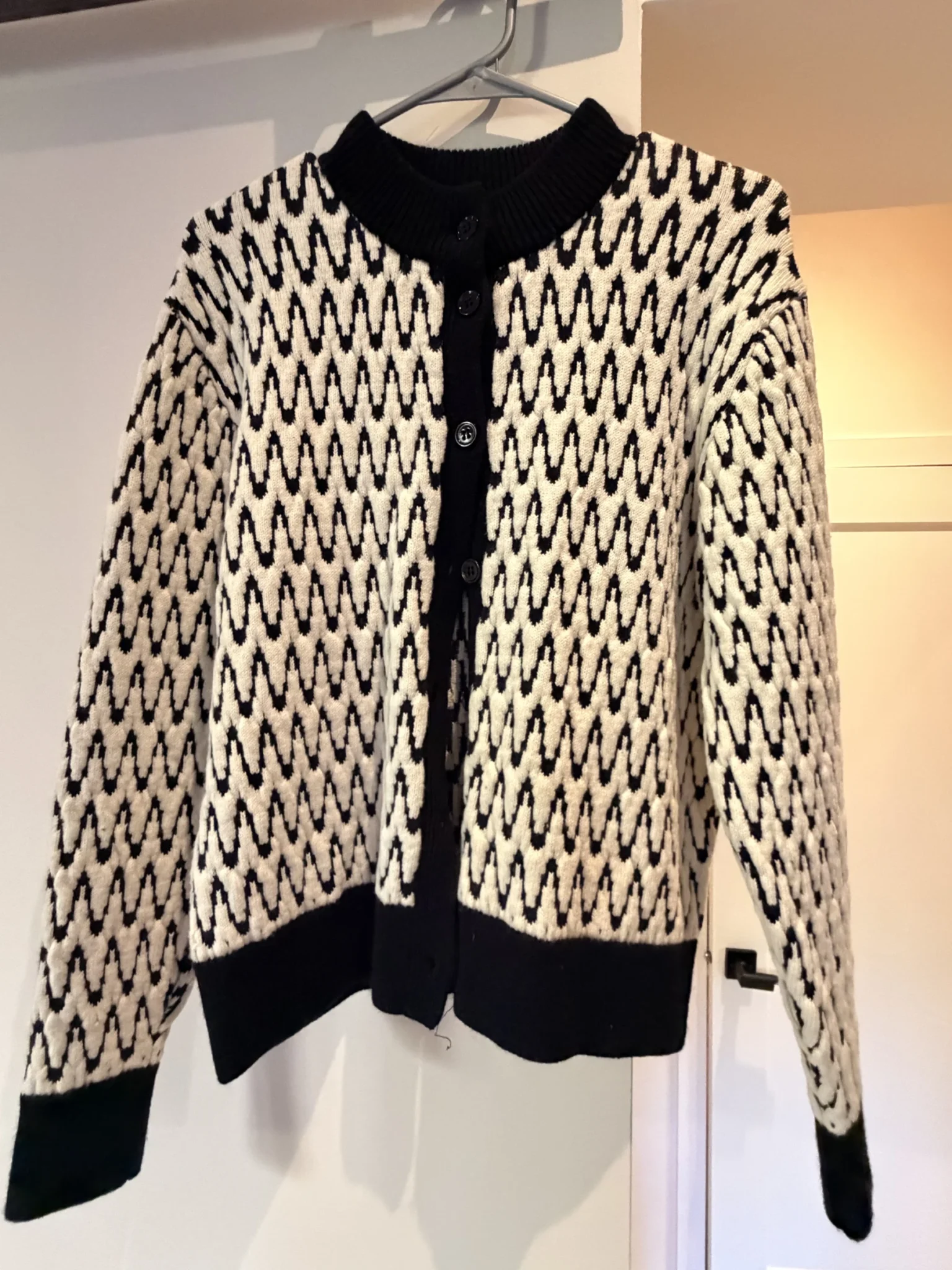 Image for Gilet en laine rayé bleu marine et blanc