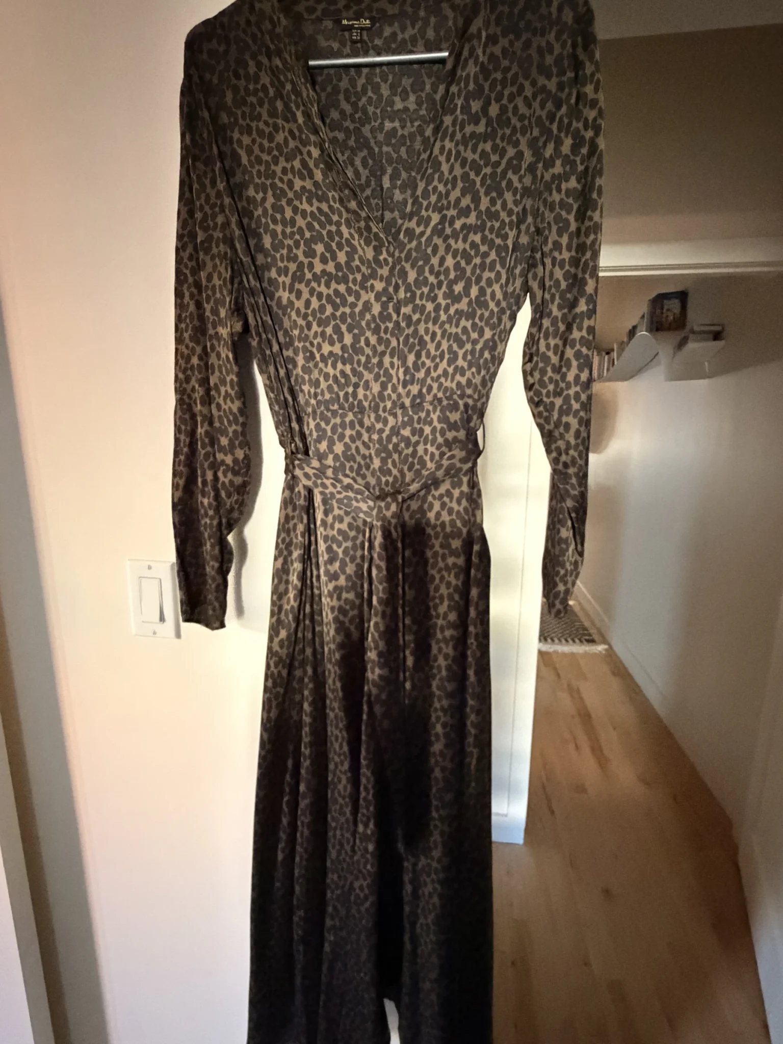 Image for Mid-length leopard-print dress